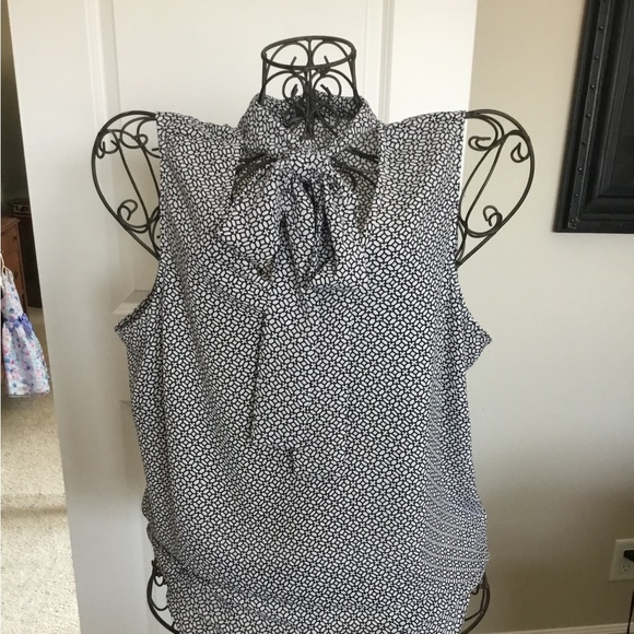Sleeveless top - Picture 1 of 4